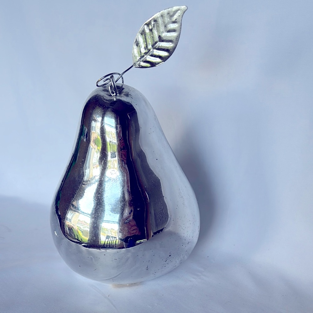 Vintage 2002 Beautiful Silver Pear Sculpture - Home Accents Decor - Picture 1 of 7